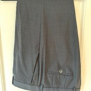 Hugo Boss men's navy checkered dress pants Size 35 / 32